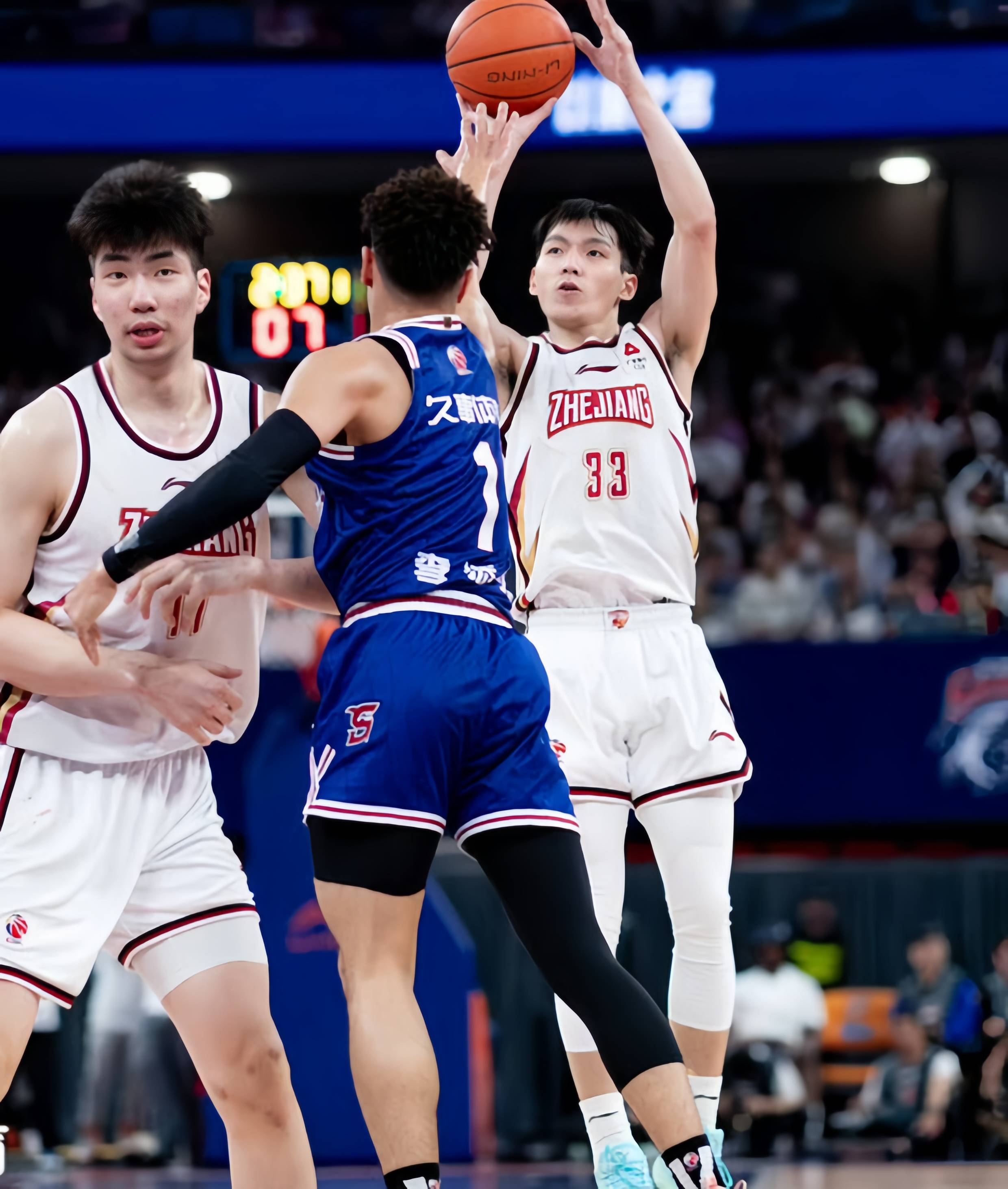 关于CBA比赛中球队遭遇困局寻求突破的信息