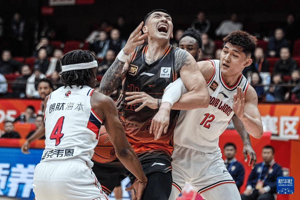 关于CBA比赛中球队遭遇困局寻求突破的信息