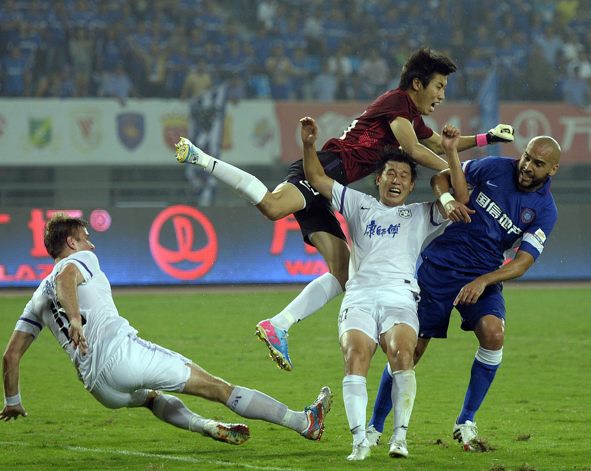 冠军联赛中的强队对决，球迷热议的简单介绍