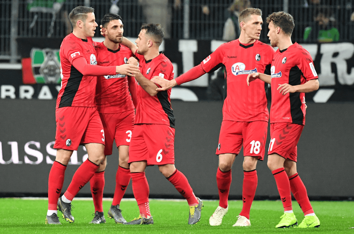 包含弗赖堡主场大胜光荣，球队士气高昂的词条