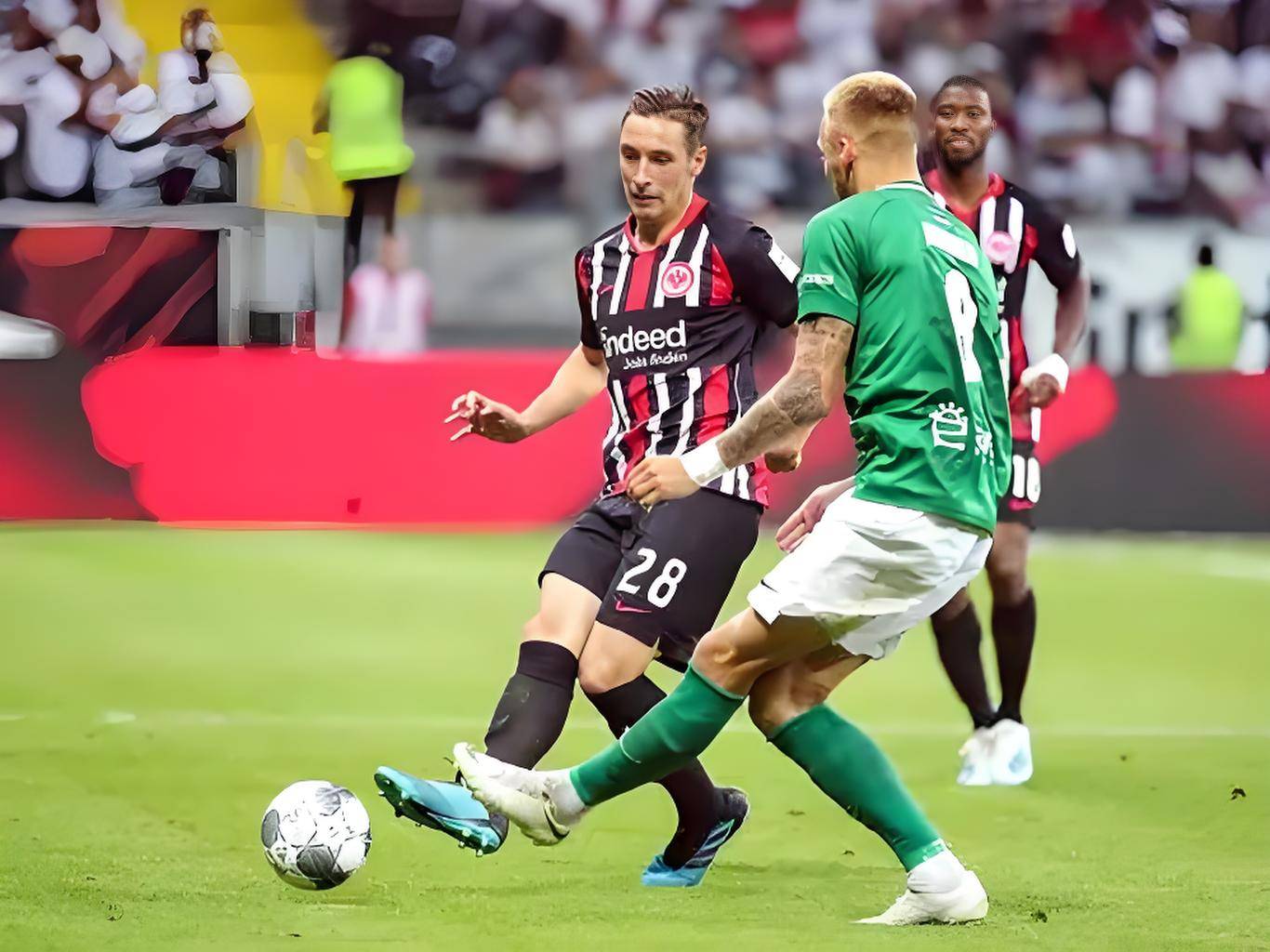 包含弗赖堡主场大胜光荣，球队士气高昂的词条