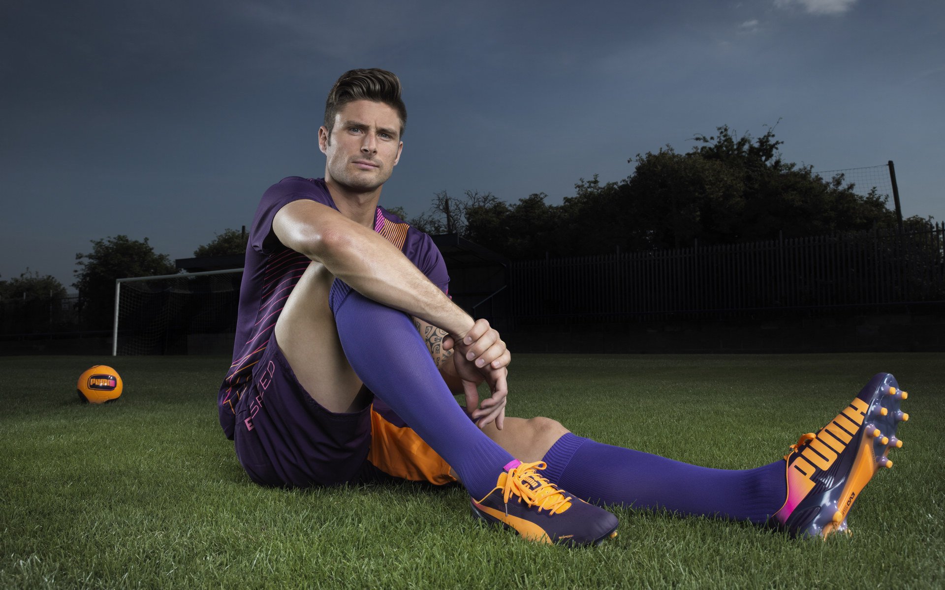 当红魔遭遇东欧铁壁,莱万攻防两端的统治艺术改写曼联对阵乌克兰之战