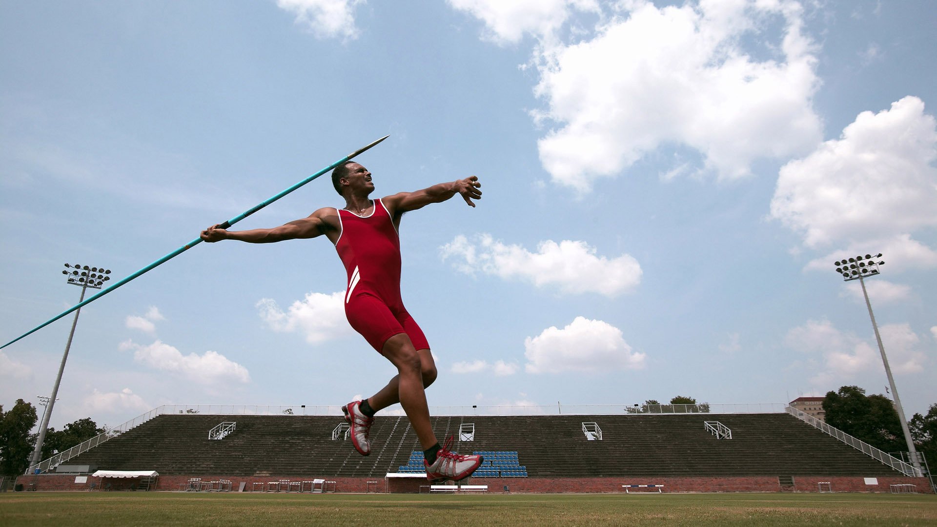 马刺式铁血横扫骑士，西亚卡姆状态火热诠释新时代锋线答案